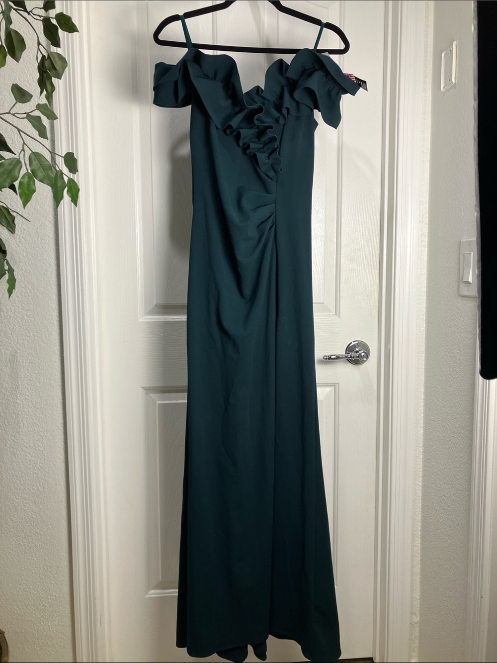 Xscape Long Stretch Scuba Crepe Ruffle Collar, 8, Dark Green